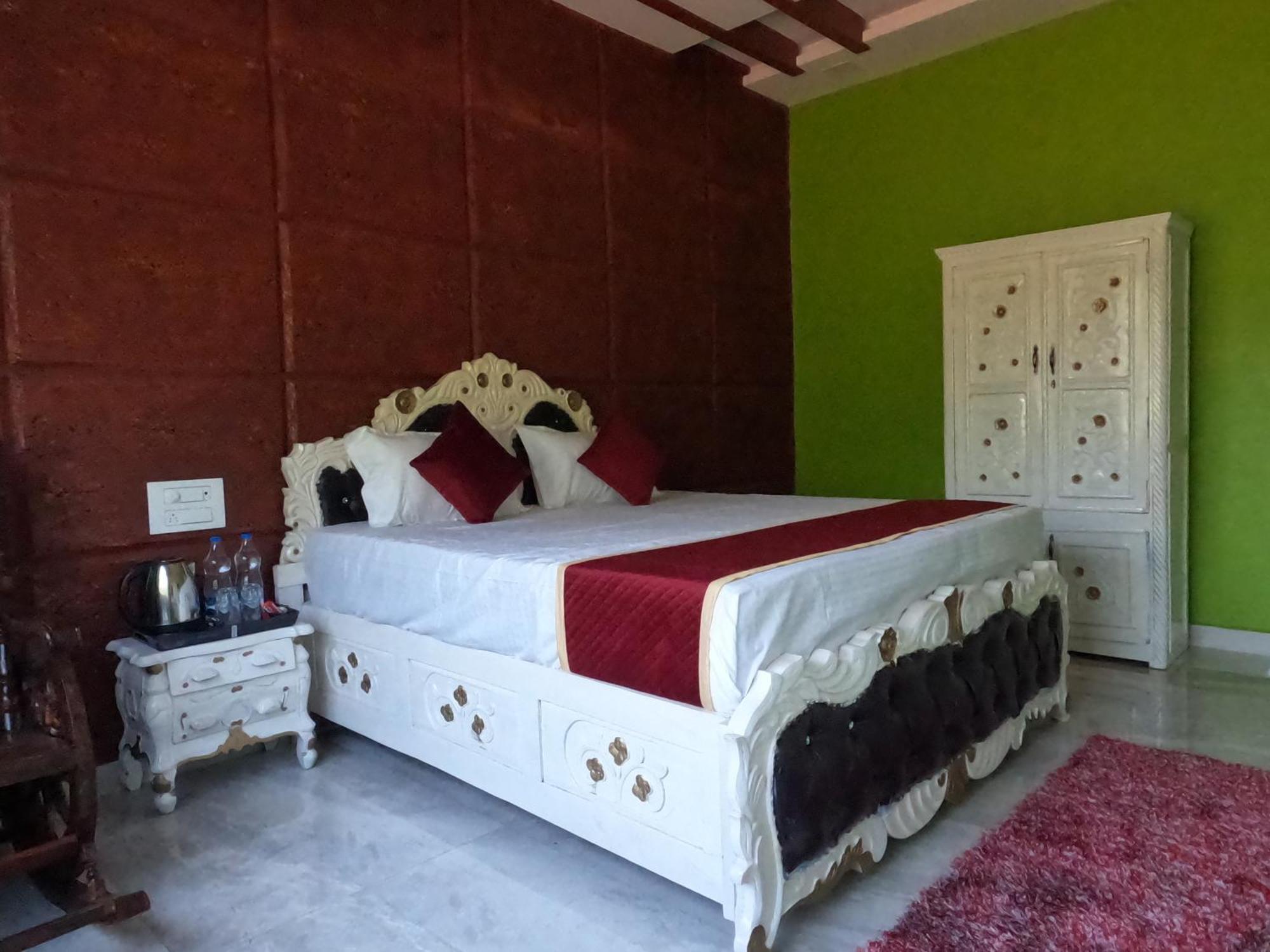 Kokan Heritage Resort Малван Экстерьер фото